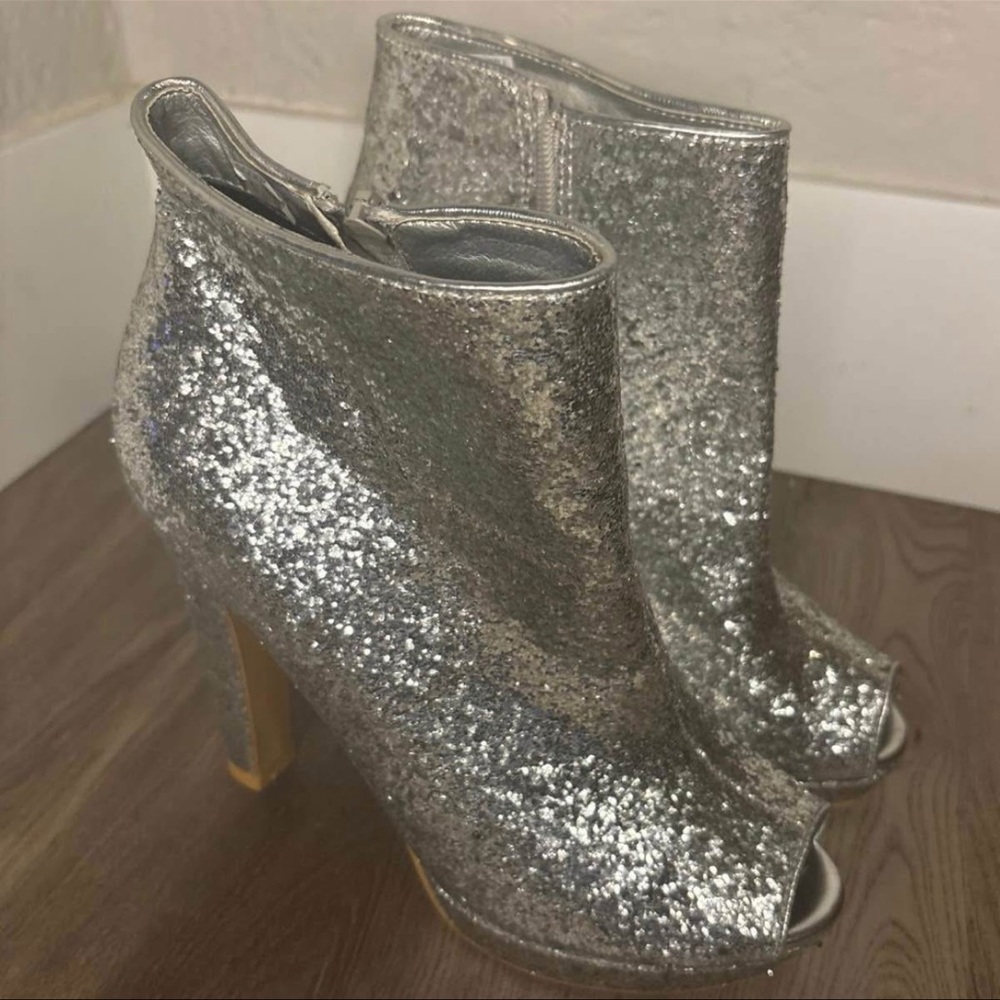 Size 8 Women’s Glitter Ankle Boots